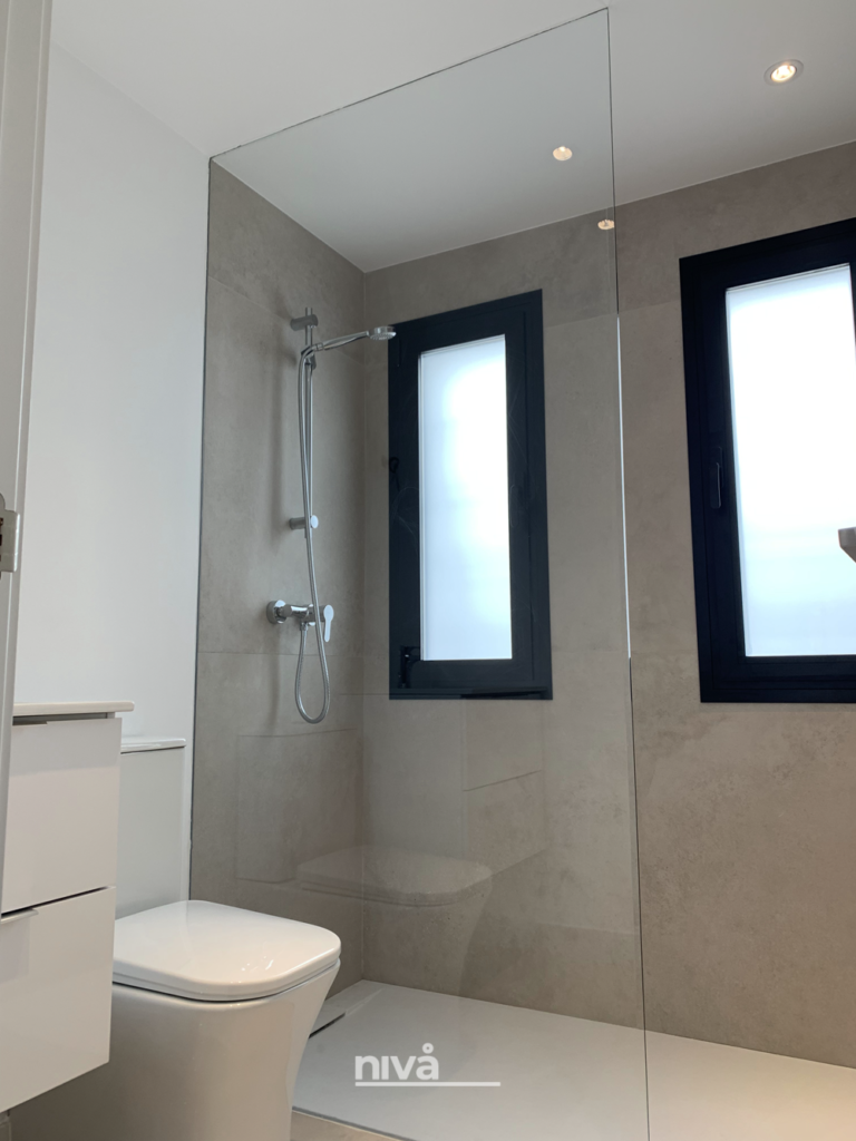 El baño de esta reforma de apartamento en Estepona Reforma de apartamento en Estepona 01