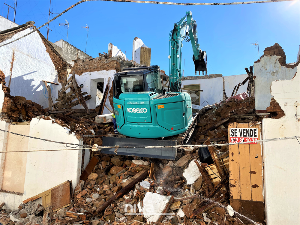 Construcción de edificio de apartamento en Estepona. Durante los trabajos de demolición.