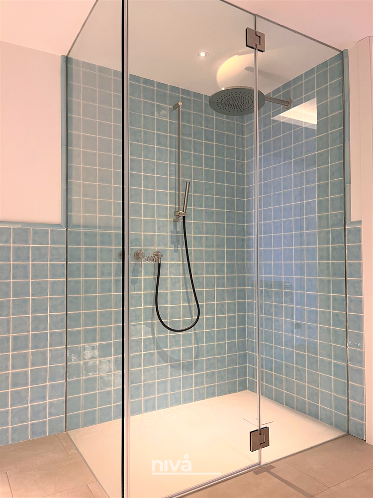 Baño principal, zona ducha, de esta reforma de piso en Marbella (Edificio Diana) Baño principal, zona ducha, de esta reforma de piso en Marbella (Edificio Diana)