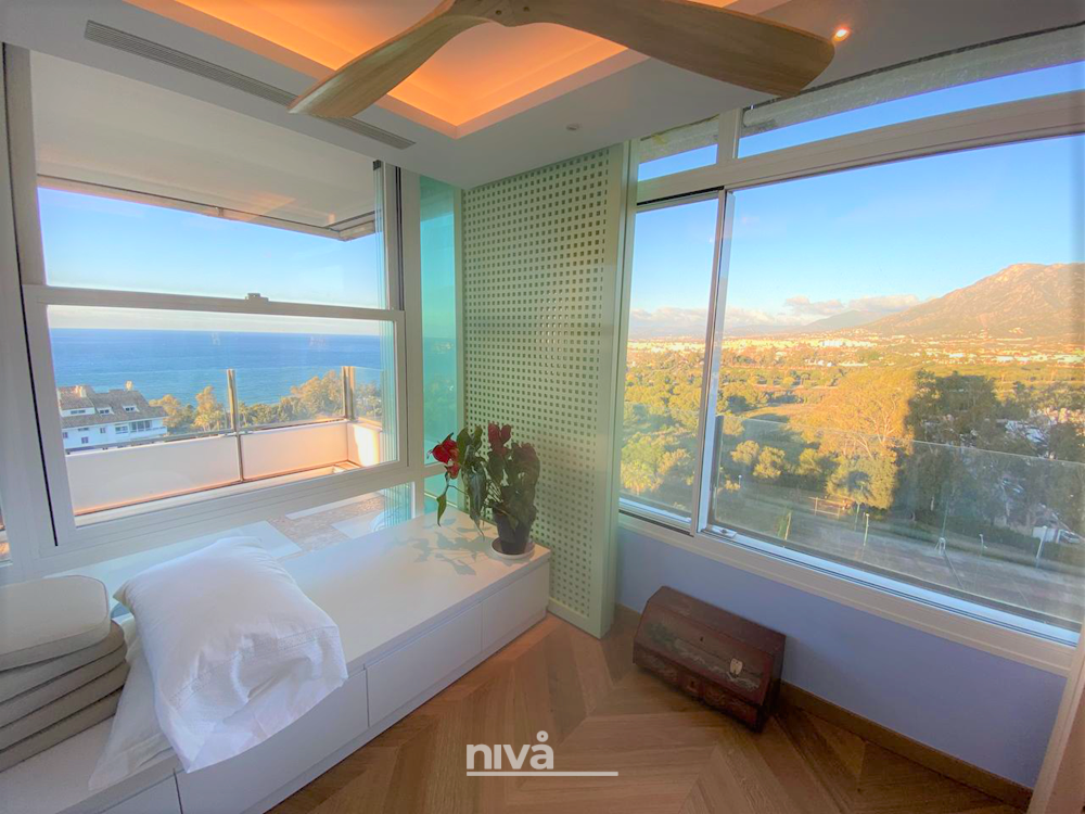 Las mejores vistas desde el interior, desde la sala de estar, de esta reforma de piso en Marbella (Edificio Diana) Las mejores vistas desde el interior, desde la sala de estar, de esta reforma de piso en Marbella (Edificio Diana)