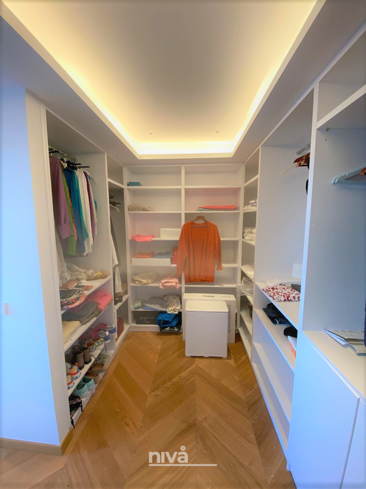 Vestidor del dormitorio de esta reforma de piso en Marbella (Edificio Diana) Vestidor del dormitorio de esta reforma de piso en Marbella (Edificio Diana)