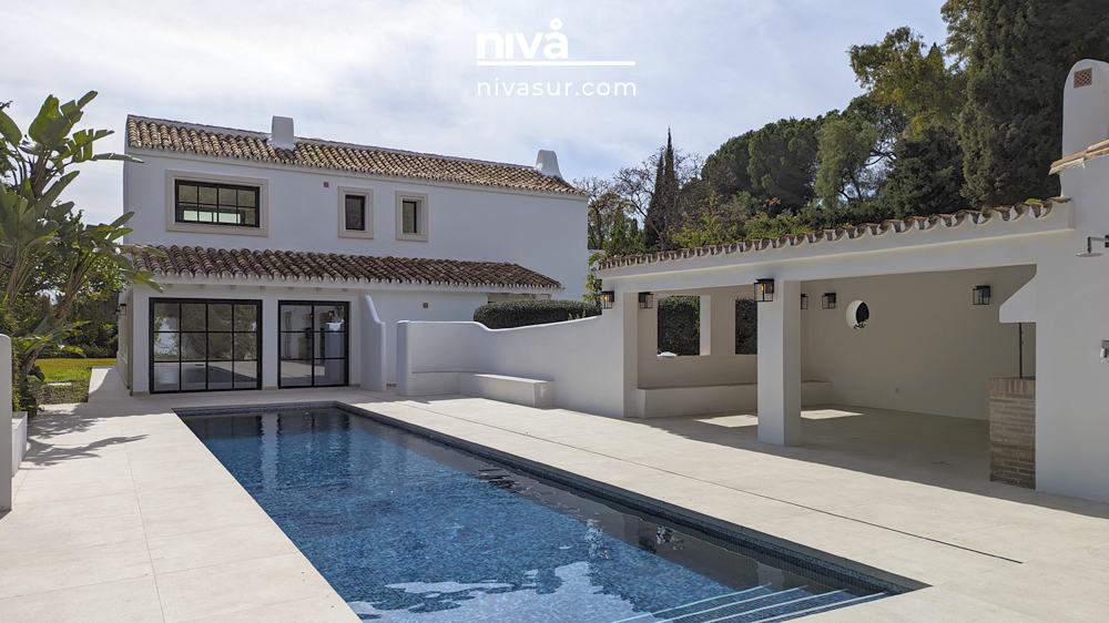 Reforma de chalet en Marbella - Vista de la piscina, Chill Out y Barbacoa